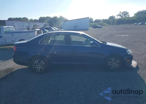 2006 Volkswagen Jetta 2.5 z USA, uszkodzony, nr VIN 3VWSF71KX6M754249